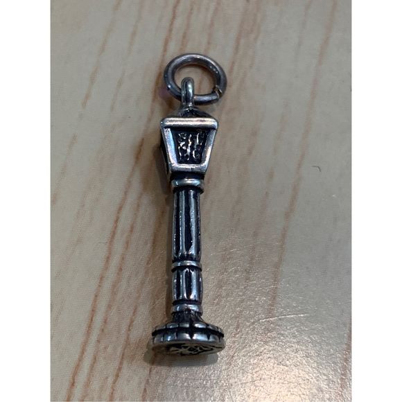 .925 Lamp Post Sterling Silver Jewelry Charm - Picture 5 of 5
